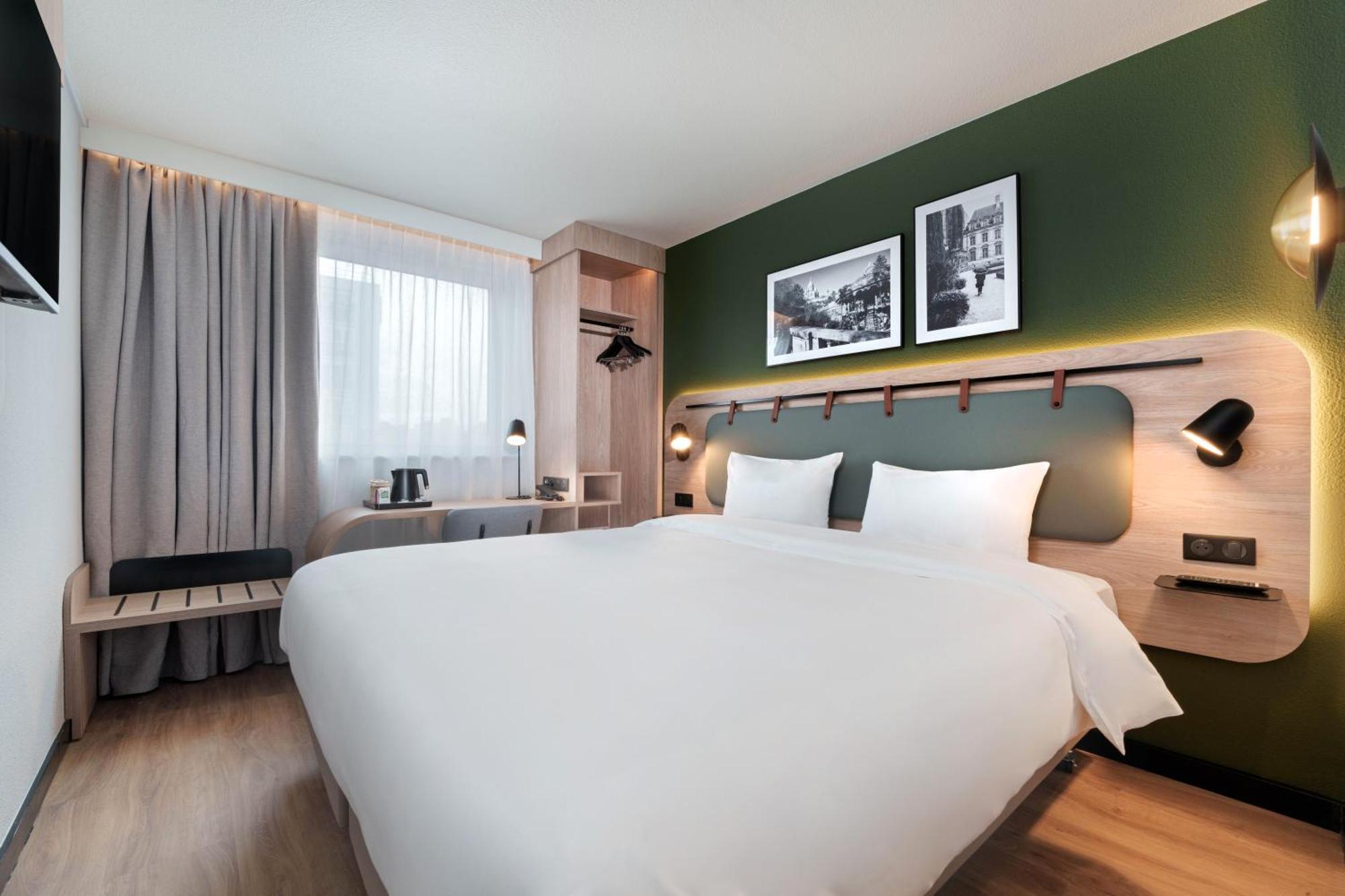 Campanile Paris Ouest - Boulogne Hotell Exteriör bild